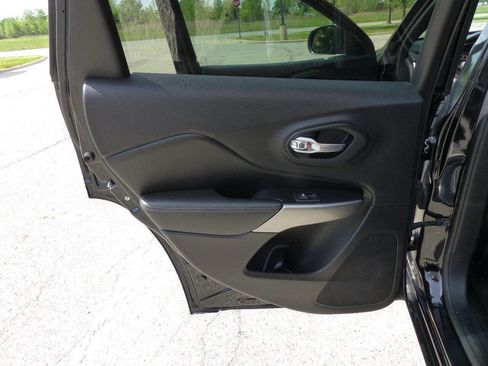 Used 2020 Jeep Cherokee High Altitude AWD/4WD image 38