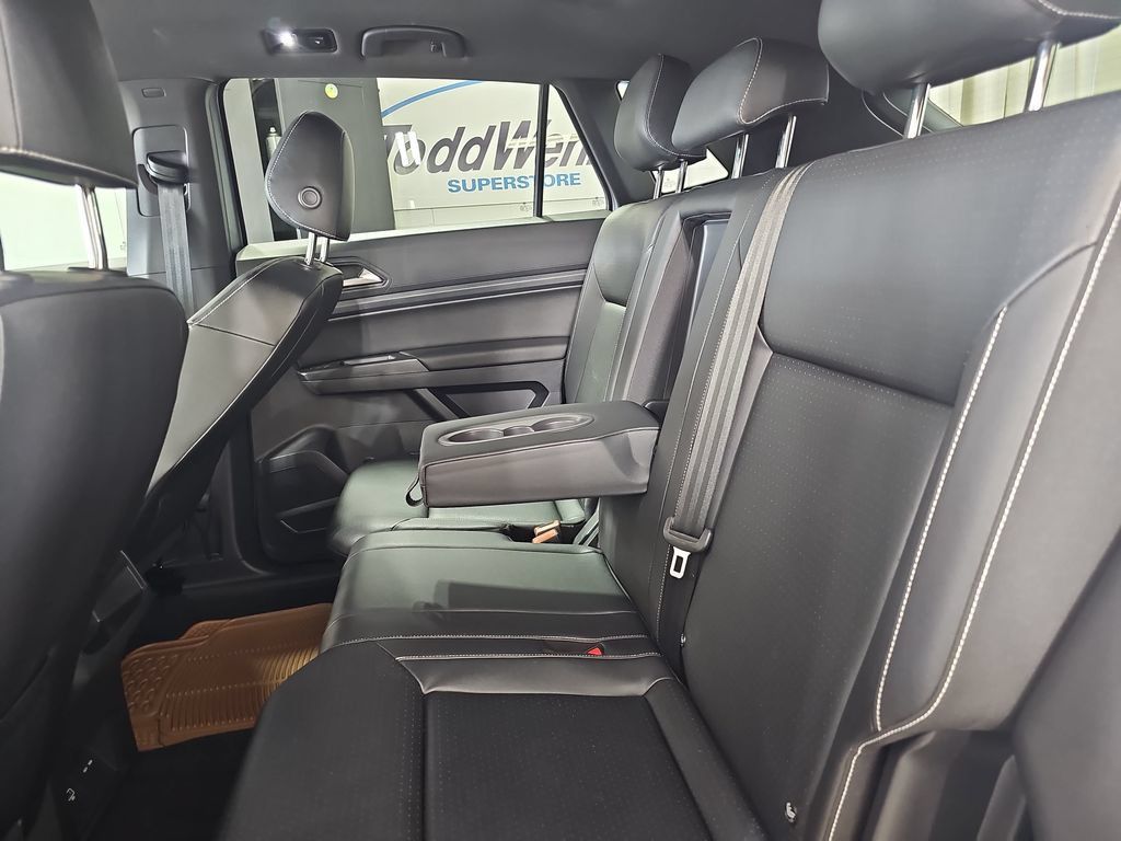 Used 2020 Volkswagen Atlas Cross Sport SE w/ Panoramic Sunroof Package FWD image 18