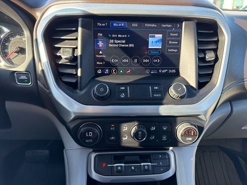 Used 2020 GMC Acadia SLT w/ Premium Package image 24