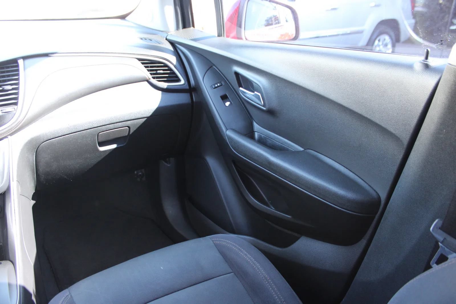 Used 2017 Chevrolet Trax LT FWD image 8