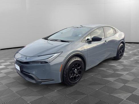 Used 2024 Toyota Prius LE image 3