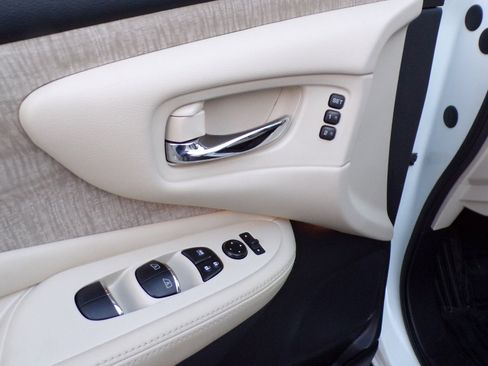 Used 2023 Nissan Murano SL w/ SL Moonroof Package image 12