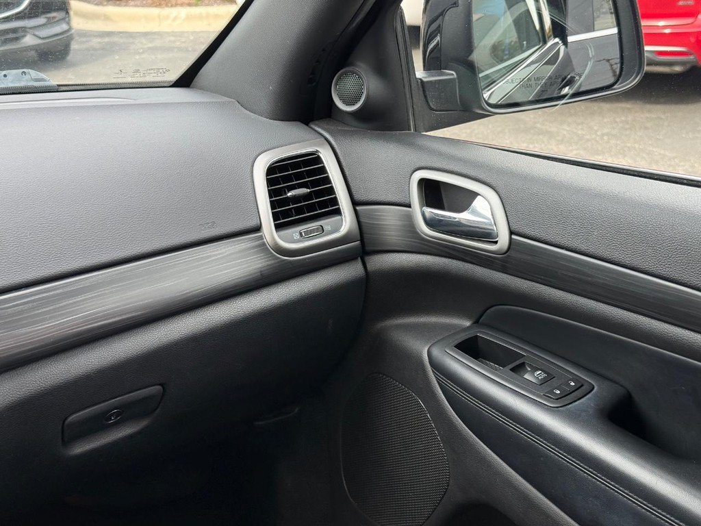 Used 2021 Jeep Grand Cherokee Laredo w/ Security & Convenience Group AWD/4WD image 12