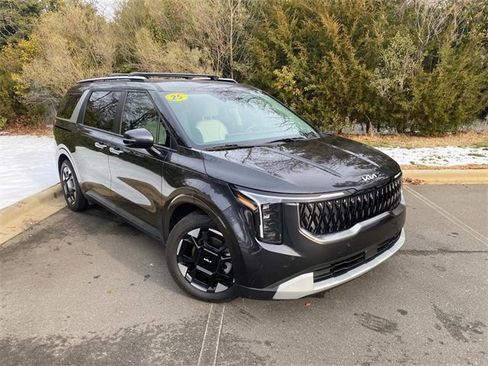 Used 2025 Kia Carnival EX image 1