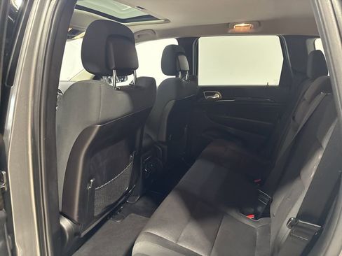 Used 2012 Jeep Grand Cherokee Laredo w/ Laredo E Group image 29