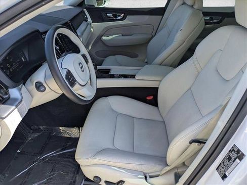 Used 2019 Volvo XC60 T5 Momentum FWD image 16