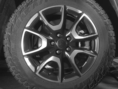 Used 2025 Jeep Compass Trailhawk AWD/4WD image 13