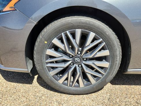 Used 2023 Nissan Altima 2.5 SV image 7