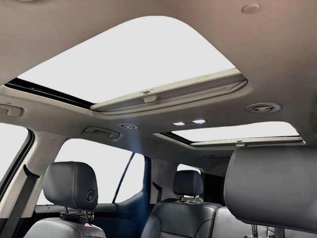Used 2019 Chevrolet Traverse LT w/ LT Premium Package AWD/4WD image 16