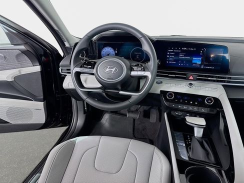 New 2026 Hyundai Elantra Limited FWD image 25