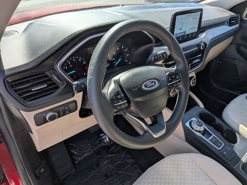 Used 2020 Ford Escape SE image 15