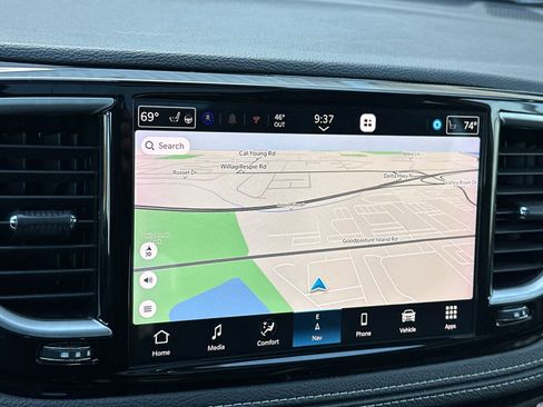 Used 2023 Chrysler Pacifica Limited image 19