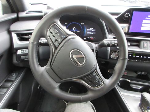 Used 2025 Lexus UX 300h AWD image 36