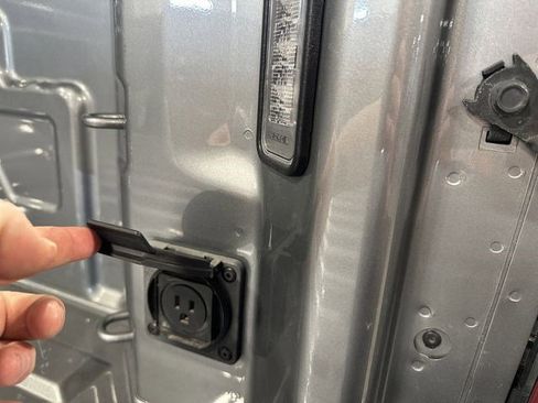 Used 2025 Chevrolet Silverado 1500 LT image 24