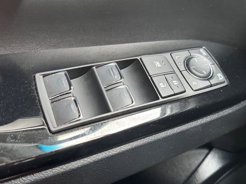 Used 2018 Lexus LX 570 image 19