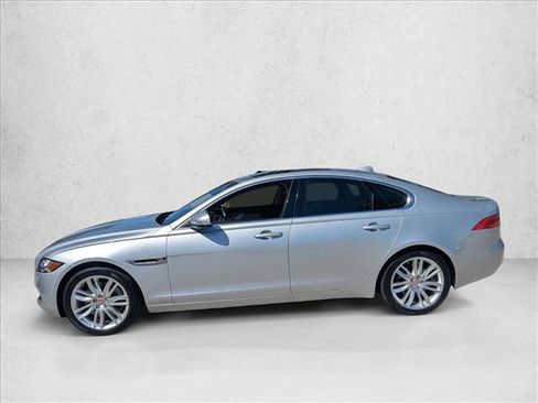 Used 2018 Jaguar XF Prestige image 9