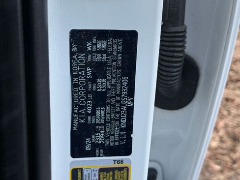Used 2025 Kia Soul LX w/ LX Technology Package FWD image 25