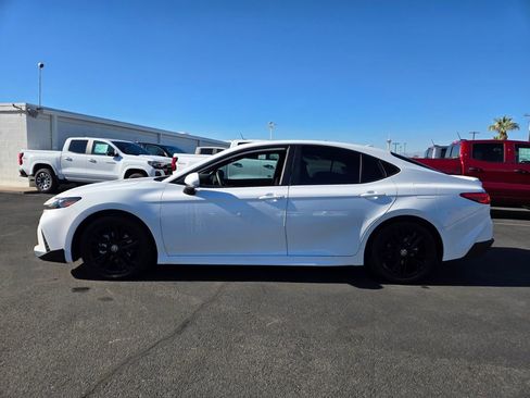 Used 2025 Toyota Camry SE image 3