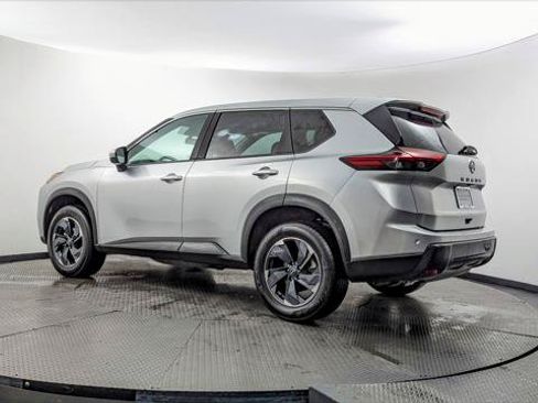 Used 2025 Nissan Rogue SV AWD/4WD image 6