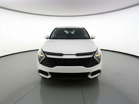 Used 2025 Kia Sportage LX image 2