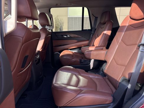 Used 2020 Cadillac Escalade Premium Luxury w/ LPO, Radiant Package image 31