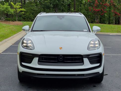 Certified 2026 Porsche Macan AWD/4WD image 34