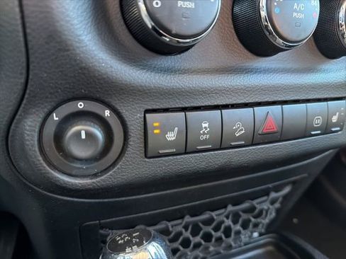 Used 2012 Jeep Wrangler Unlimited Sahara AWD/4WD image 28