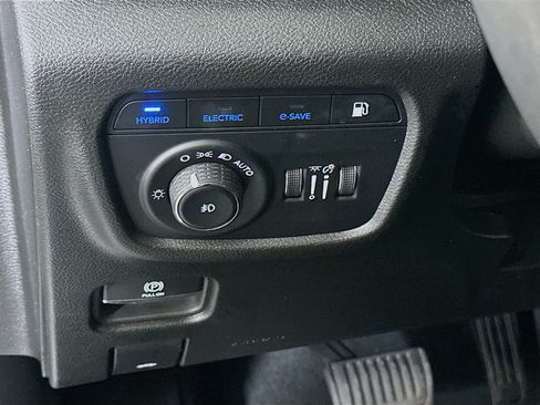 Used 2023 Jeep Grand Cherokee 4WD 4xe image 17