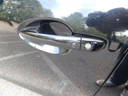 Used 2019 Toyota Yaris XLE image 42