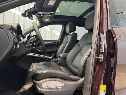 Used 2025 Porsche Macan image 5