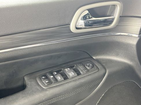 Used 2022 Jeep Grand Cherokee Limited image 18