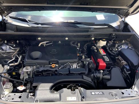 Used 2020 Toyota RAV4 LE AWD/4WD image 9