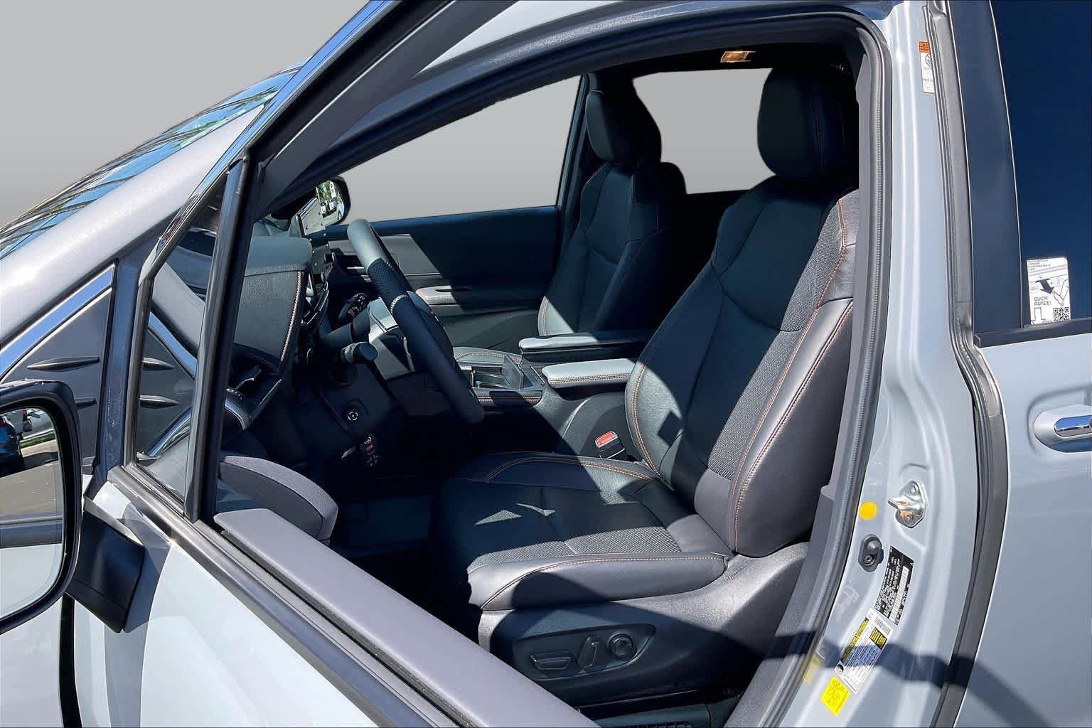 Used 2024 Toyota Sienna XSE w/ XSE Premium Package FWD image 7