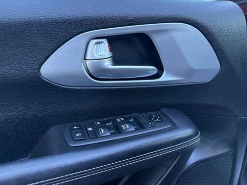 Used 2018 Chrysler Pacifica Touring-L w/ Premium Audio Group image 27