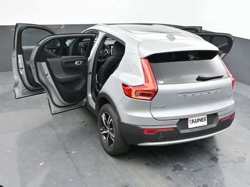 Used 2025 Volvo XC40 B5 Core image 57