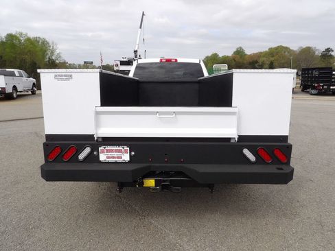 Used 2024 RAM 3500 Tradesman w/ Chrome Appearance Group AWD/4WD image 6