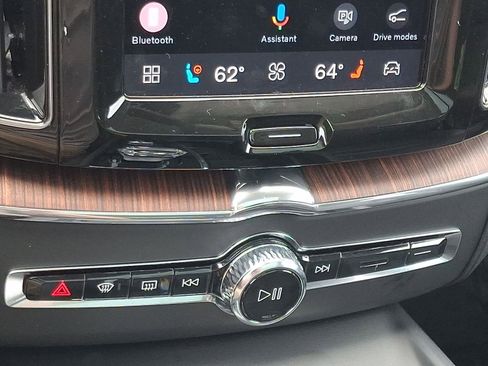 Certified 2023 Volvo XC60 T8 Ultimate w/ Climate Package AWD/4WD image 17
