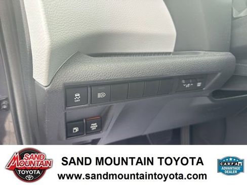 Used 2025 Toyota Sienna XLE image 15