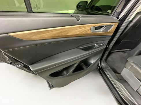 Used 2024 Volkswagen Atlas SE image 26