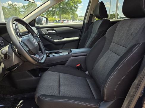 Used 2025 Nissan Rogue SV FWD image 12