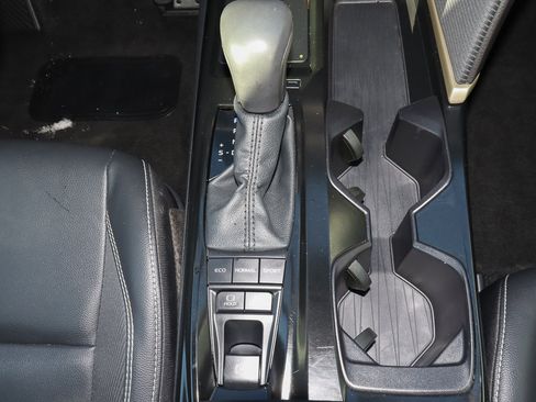 Used 2025 Toyota Camry SE image 19