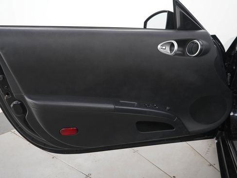 Used 2005 Nissan 350Z Touring RWD image 12