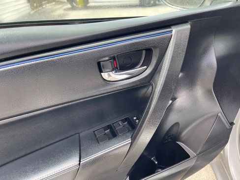 Used 2017 Toyota Corolla SE w/ Carpet Mat Package (TMS) FWD image 13
