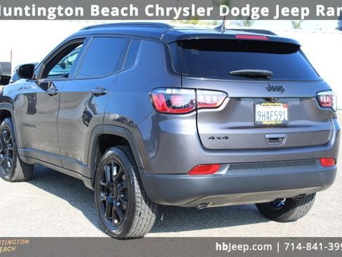 Used 2023 Jeep Compass Altitude image 3