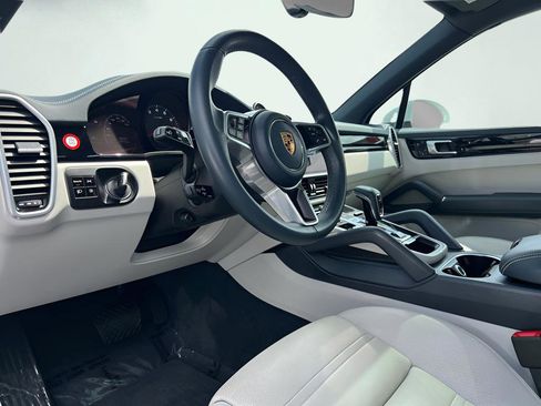 Used 2021 Porsche Cayenne AWD/4WD image 2