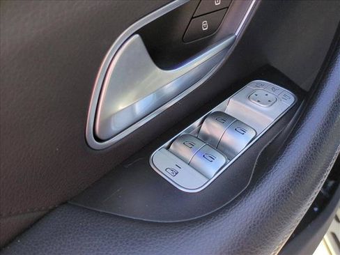 Used 2021 Mercedes-Benz GLS 450 4MATIC image 12