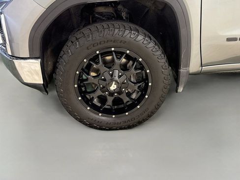 Used 2020 GMC Sierra 1500 SLT w/ SLT Premium Plus Package AWD/4WD image 32