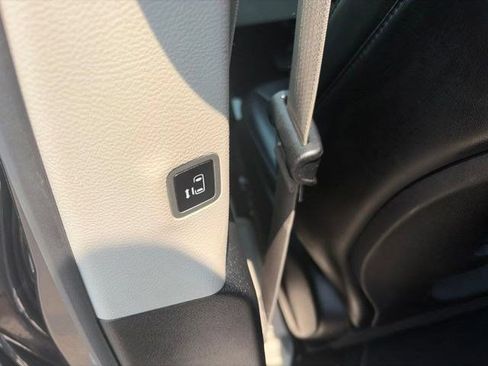 Used 2023 Chrysler Pacifica Touring-L FWD image 30