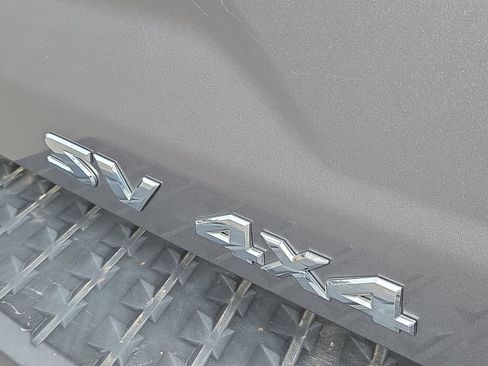 Used 2017 Nissan Titan SV image 8