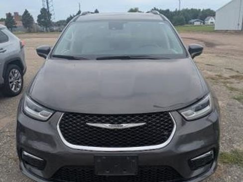 Used 2021 Chrysler Pacifica Touring-L image 5